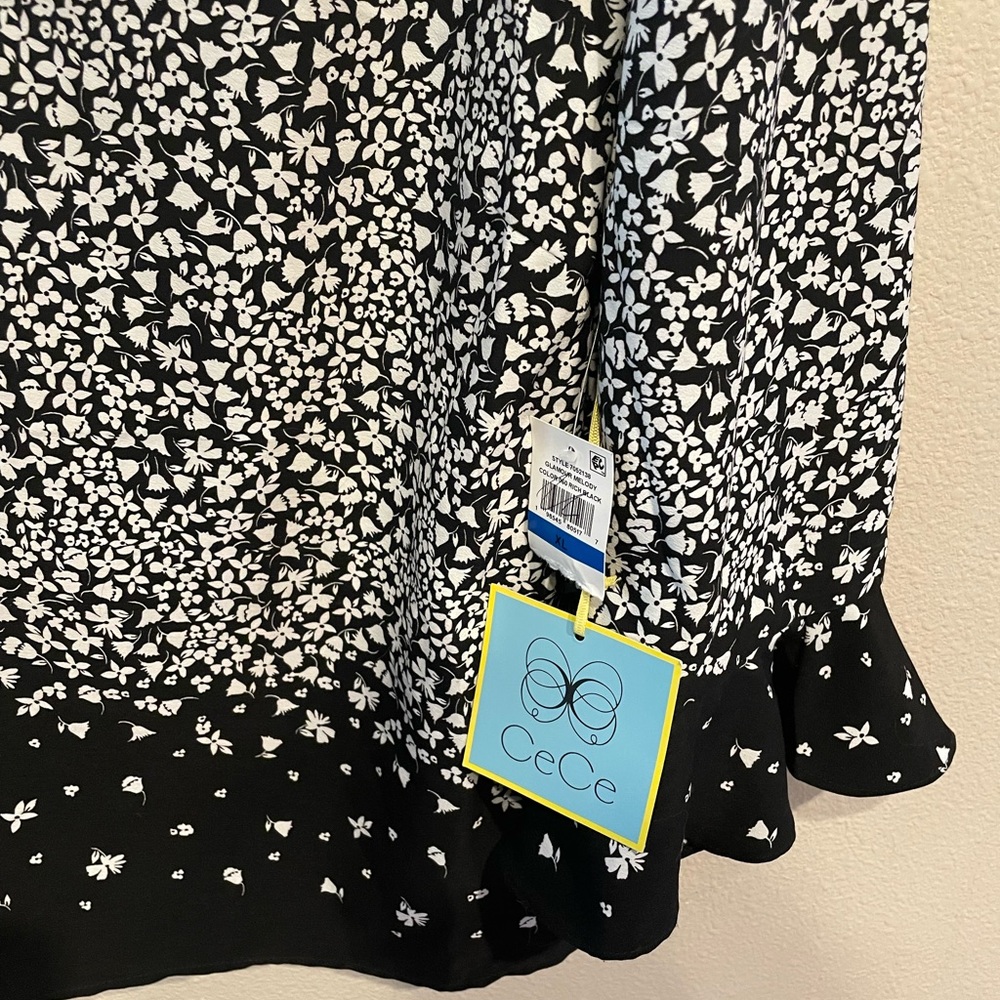 Pretty spring CeCe top NWT. Will look great with leggings /skinny jeans/pants.